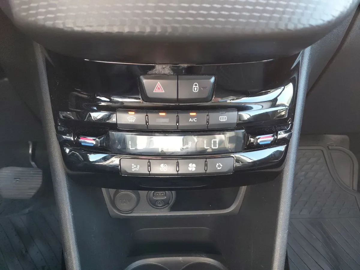 Peugeot 2008 1.2 Allure Pack Puretech 4x2 110hp Eat6 5p año 2018