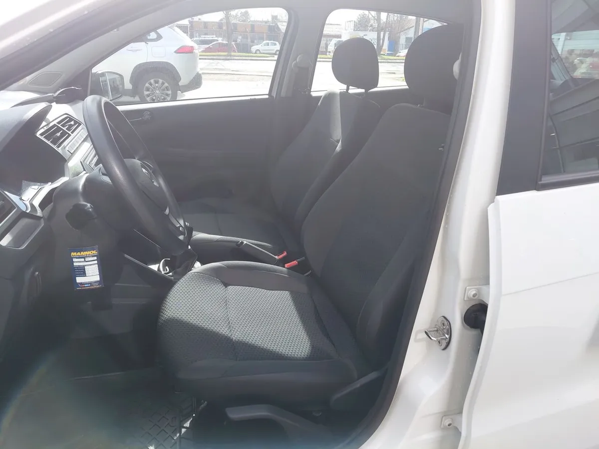 Volkswagen Gol 1.6 Trendline Lite 4x2 Hb Mt 5p año 2022