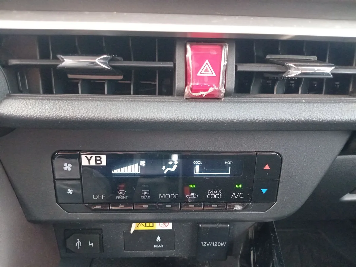 Toyota Yaris 1.5 E 4x2 Sdn Mt 4p año 2023