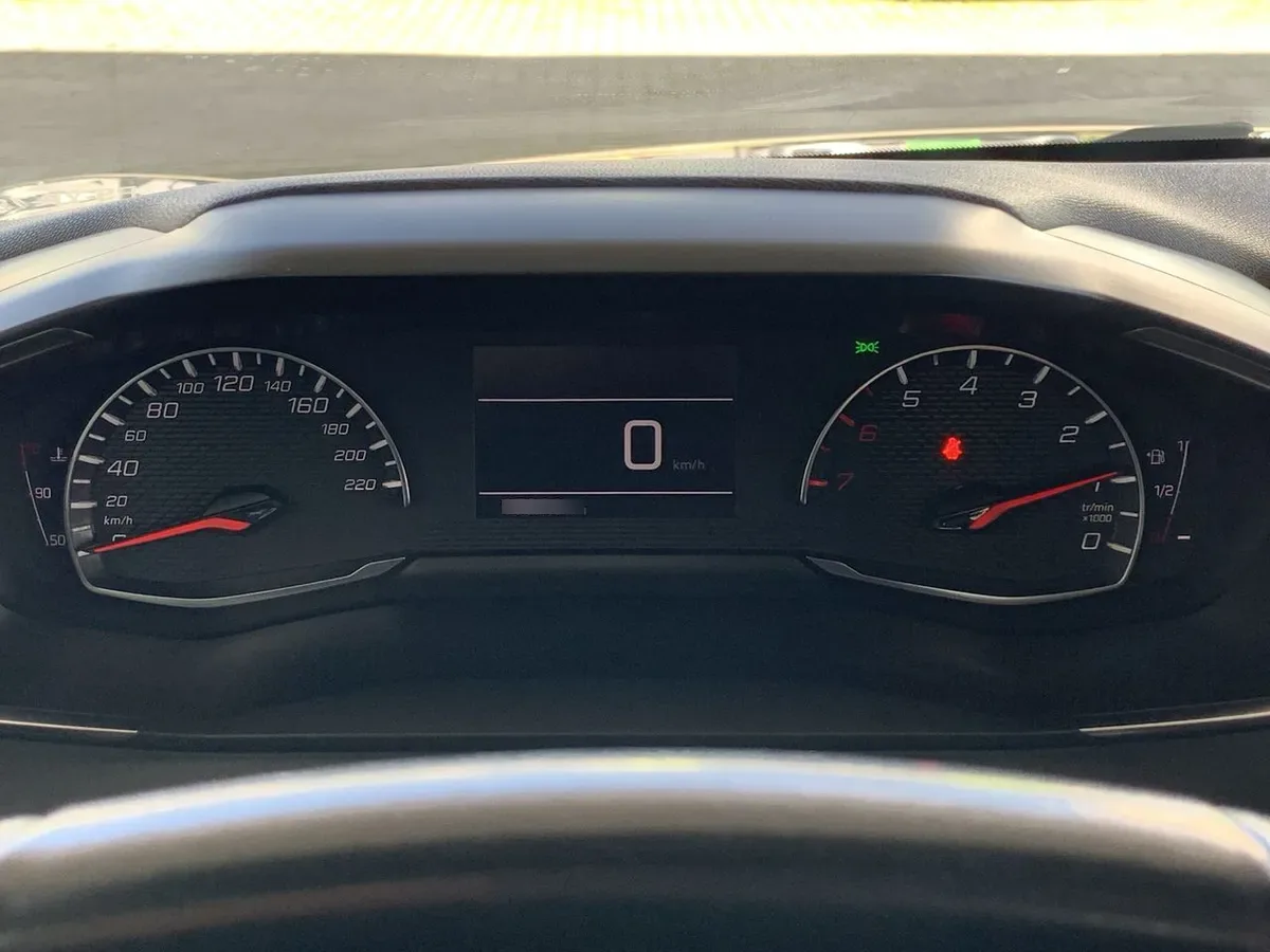 Peugeot 208 1.2 Active Pack Puretech 4x2 75 Mt 5p año 2021