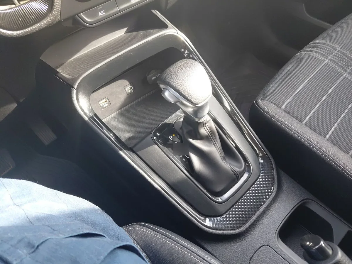 Kia Sonet 1.5 Ex 4x2 Ivt Ri At 5p año 2025