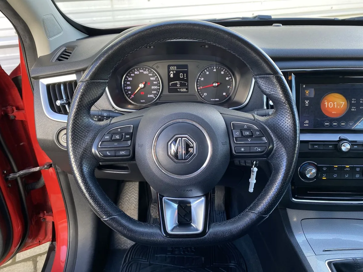 MG Mg Rx5 1.5 Dlx Mt 5p año 2022