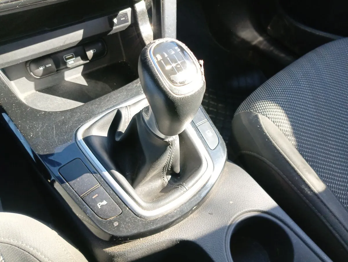 Kia Seltos 1.6 Ex 4x2 6mt 5p año 2022