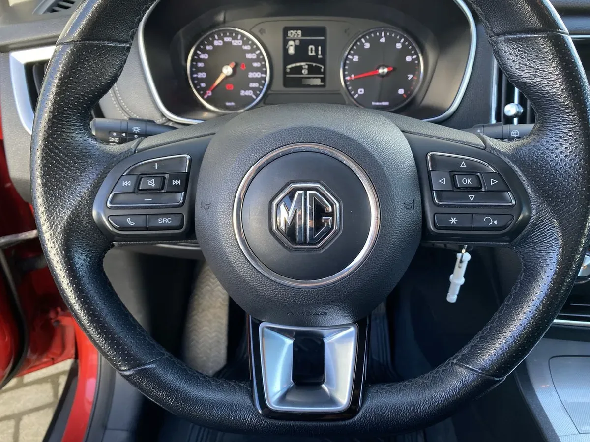 MG Mg Rx5 1.5 Dlx Mt 5p año 2022