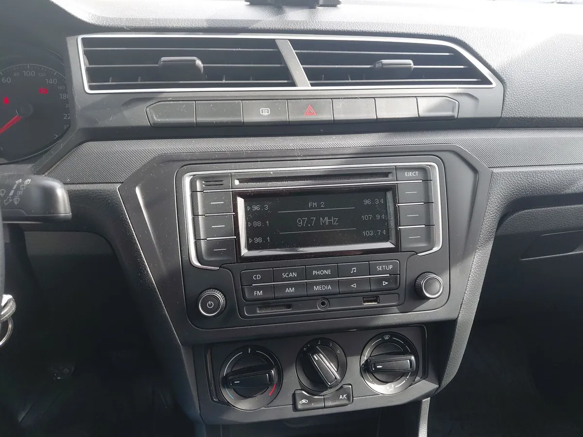 Volkswagen Gol 1.6 Trendline Lite 4x2 Hb Mt 5p año 2022