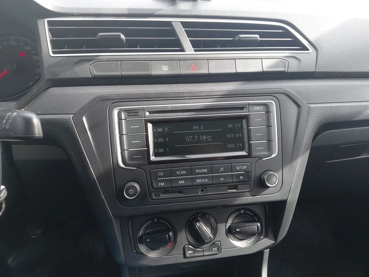 Volkswagen Gol 1.6 Trendline Lite 4x2 Hb Mt 5p año 2022