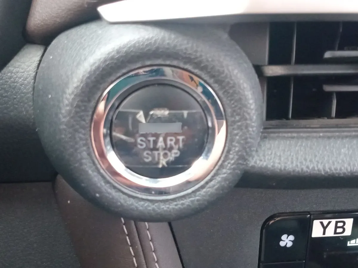 Toyota Yaris 1.5 E 4x2 Sdn Mt 4p año 2023