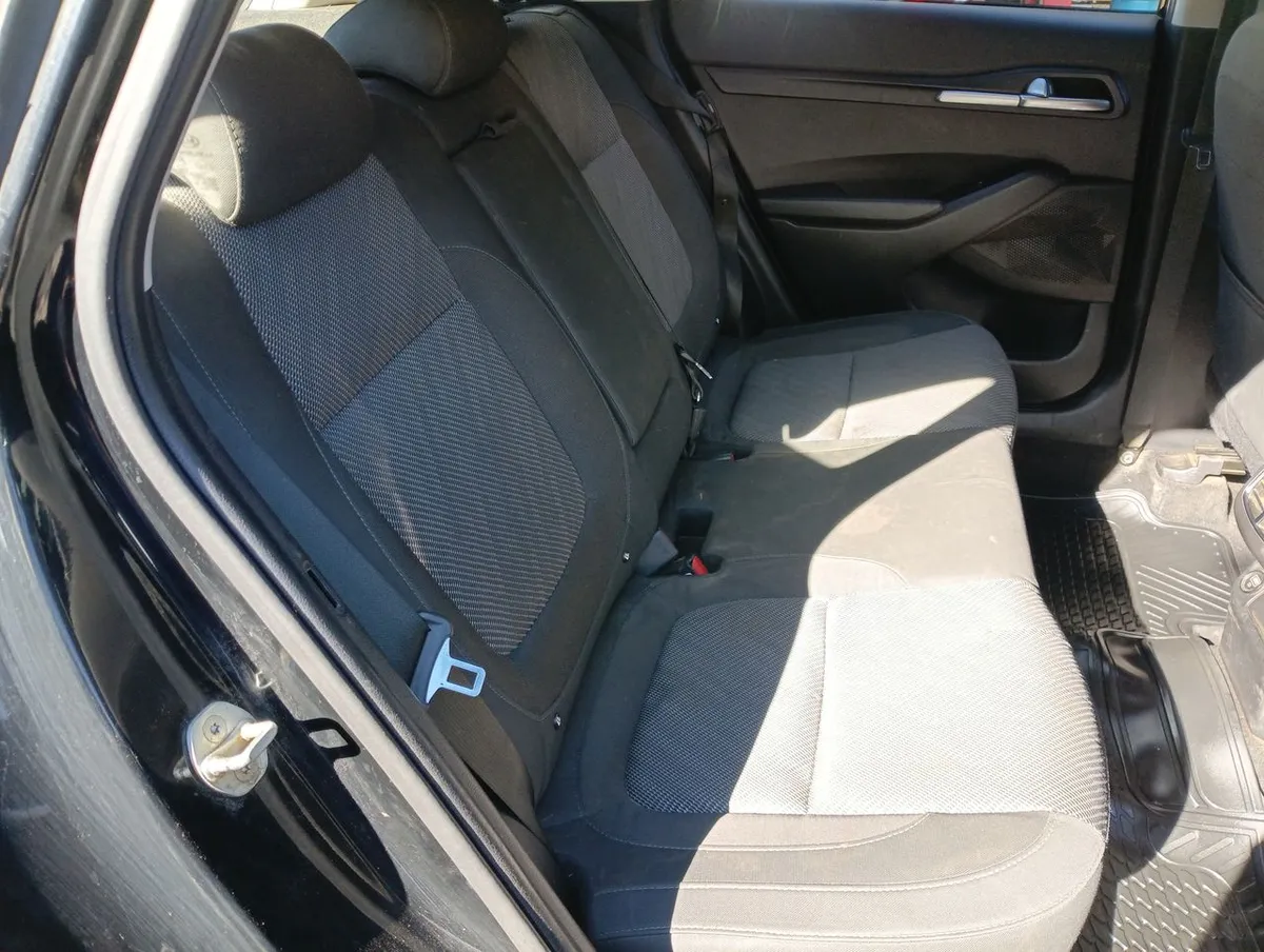 Kia Seltos 1.6 Ex 4x2 6mt 5p año 2022
