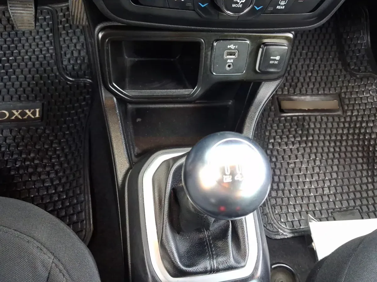 Jeep Renegade 1.8 Sport Lx 4x2 Mt 5p año 2023