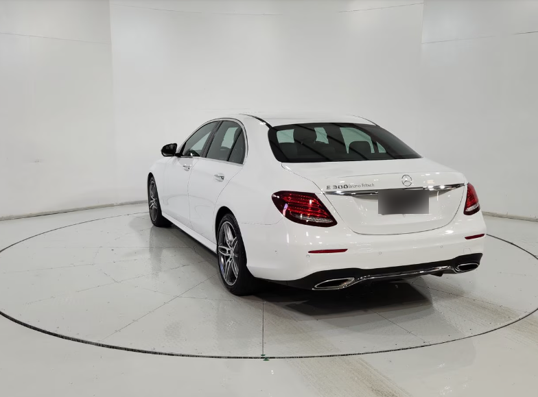 MERCEDES BENZ E300 2.0 Coupe At año 2017