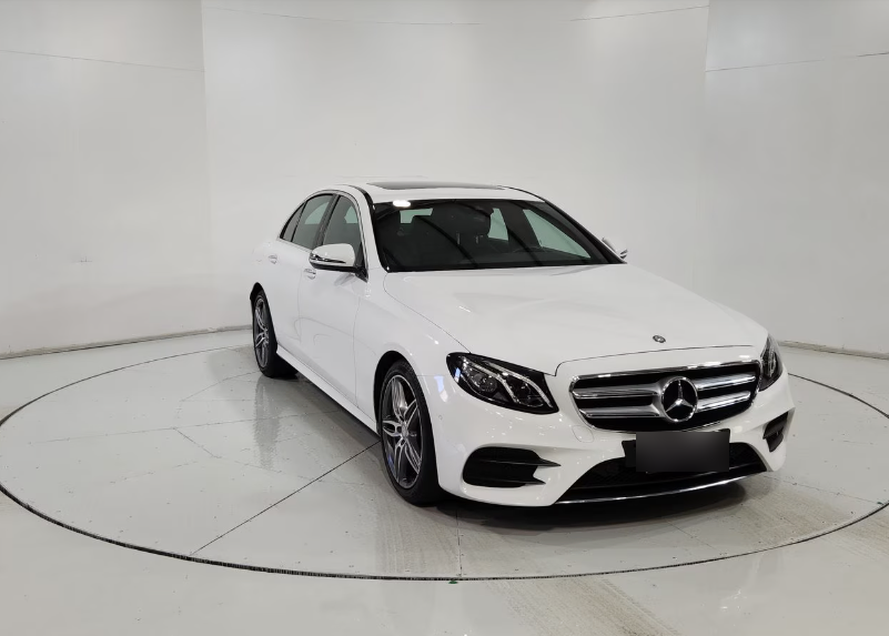 MERCEDES BENZ E300 2.0 Coupe At año 2017