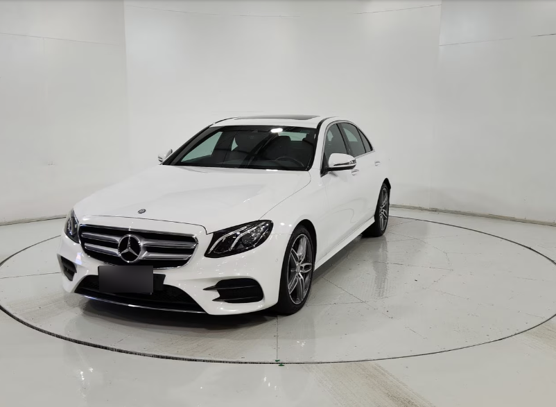 MERCEDES BENZ E300 2.0 Coupe At año 2017