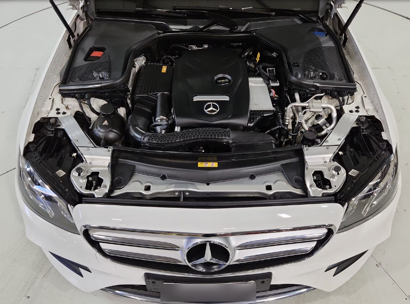 MERCEDES BENZ E300 2.0 Coupe At año 2017