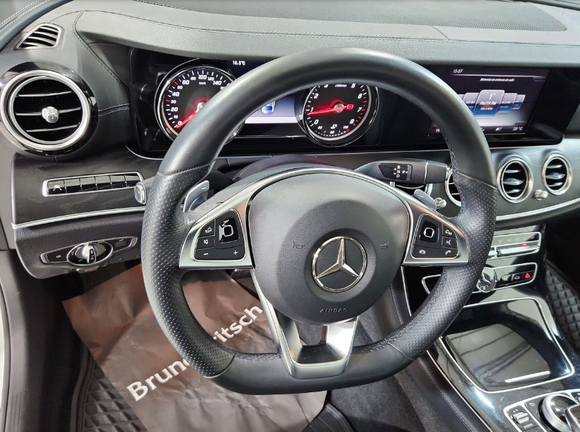 MERCEDES BENZ E300 2.0 Coupe At año 2017