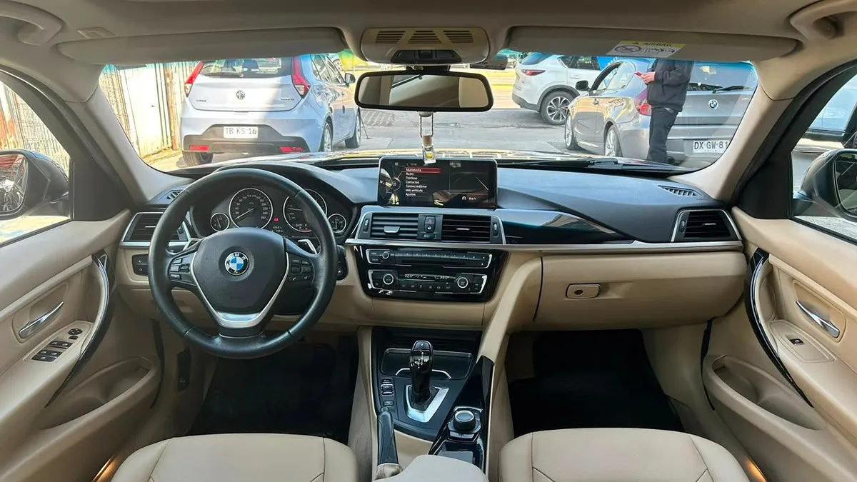 BMW 320i Lci 2.0 Automático año 2016