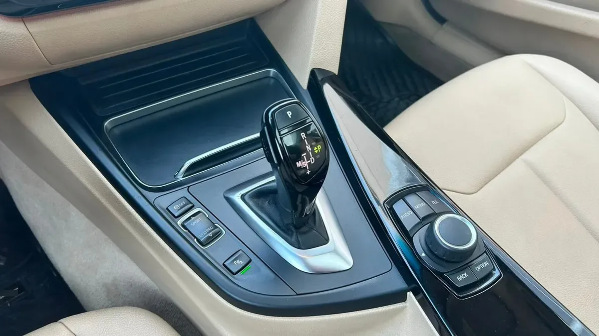 BMW 320i Lci 2.0 Automático año 2016