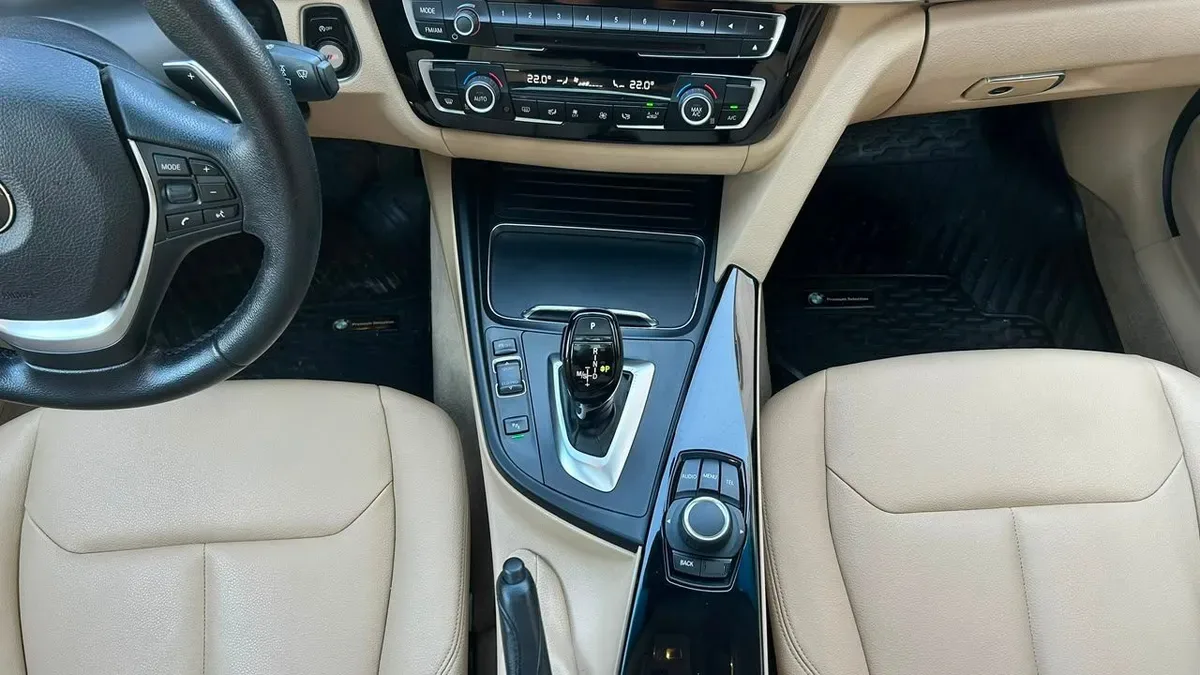 BMW 320i Lci 2.0 Automático año 2016