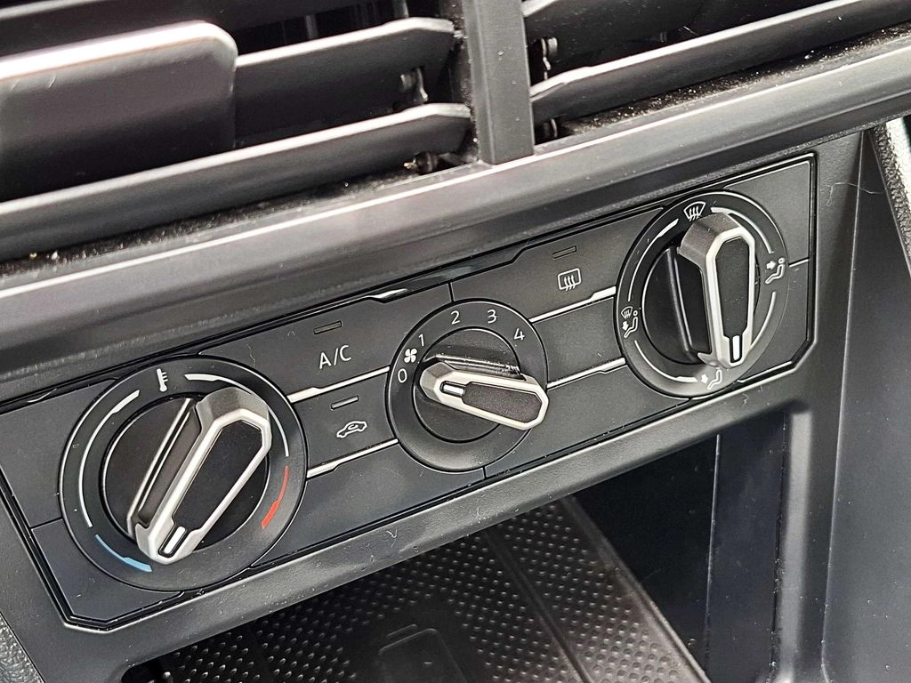 Volkswagen Nivus 1.0 Tsi Conforline año 2025