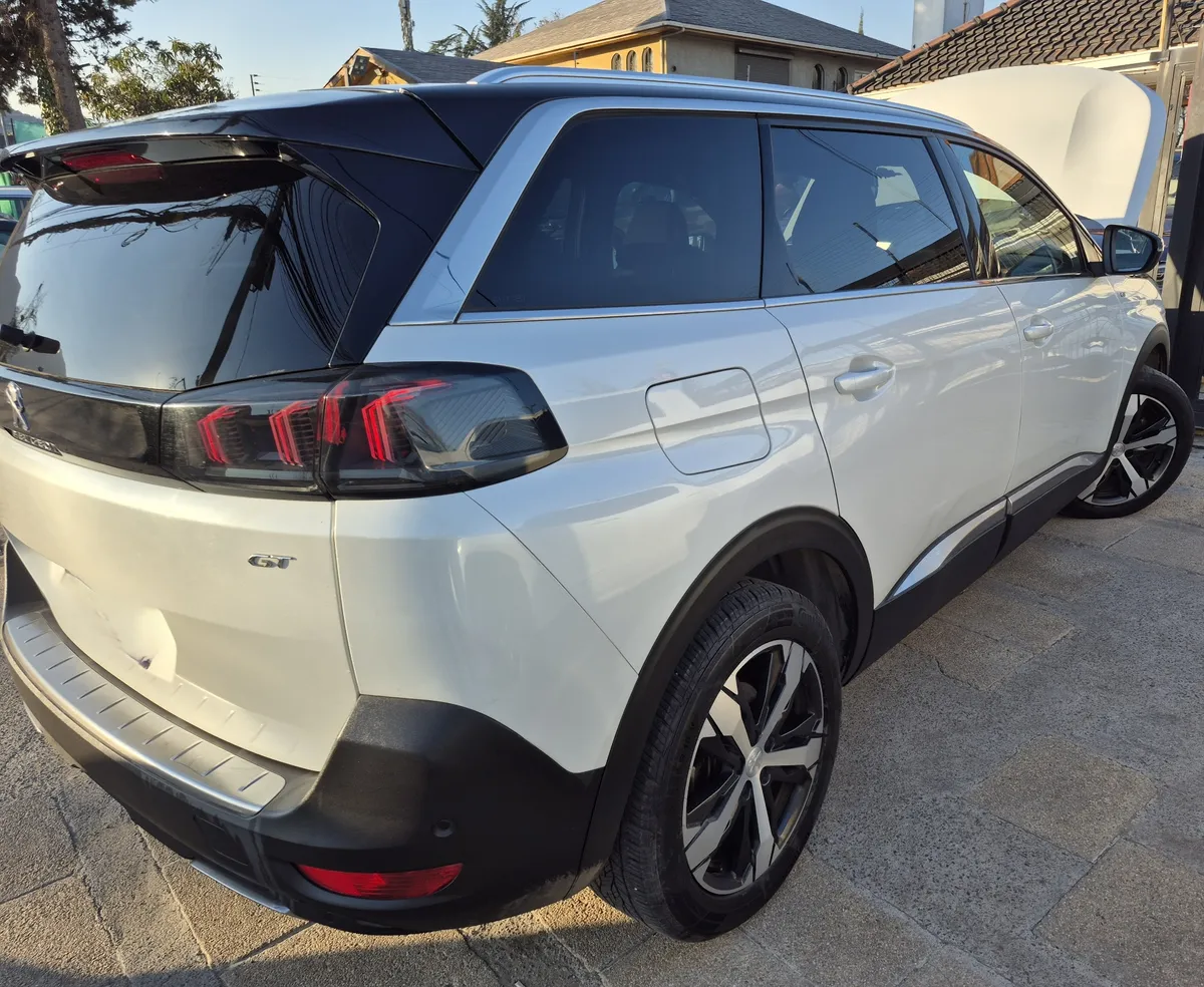 PEUGEOT 5008 1.5 Allure Bluehdi 130 At Diesel año 2022
