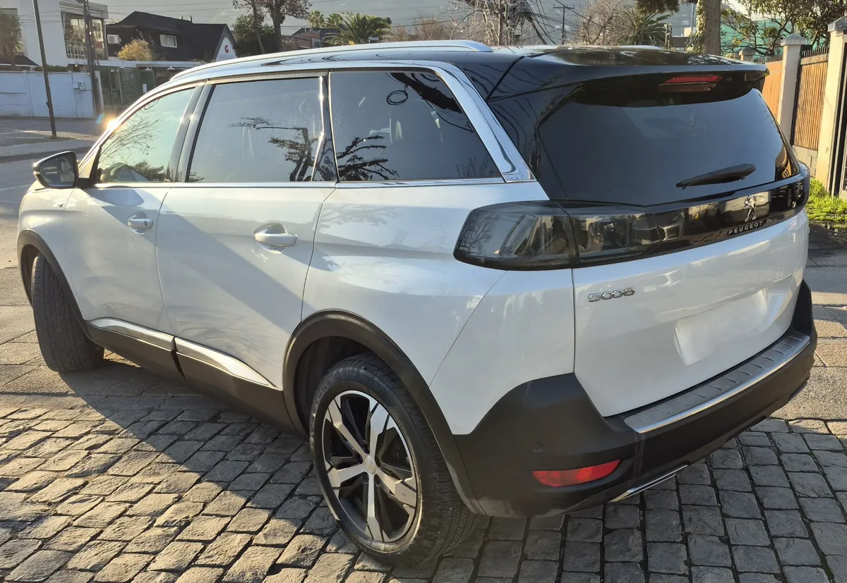 PEUGEOT 5008 1.5 Allure Bluehdi 130 At Diesel año 2022