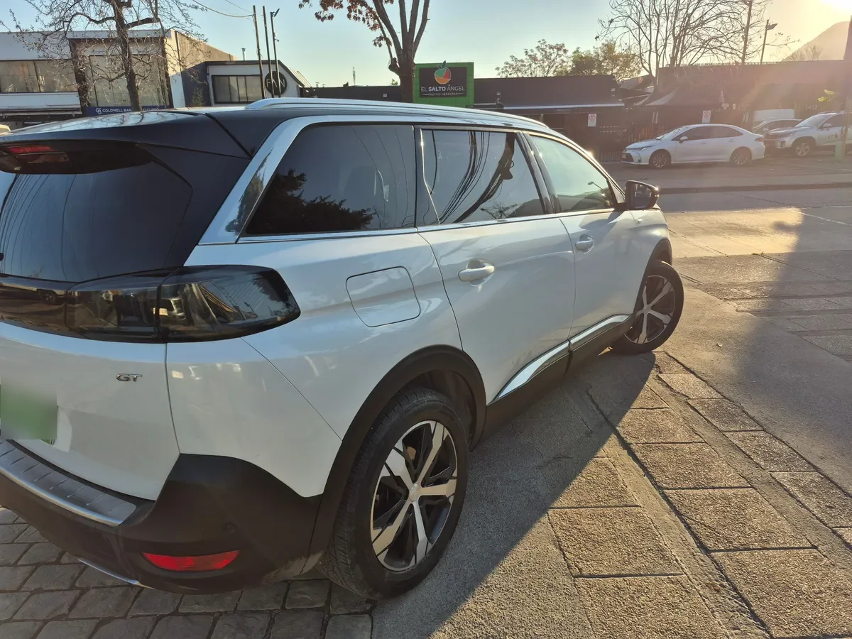 PEUGEOT 5008 1.5 Allure Bluehdi 130 At Diesel año 2022