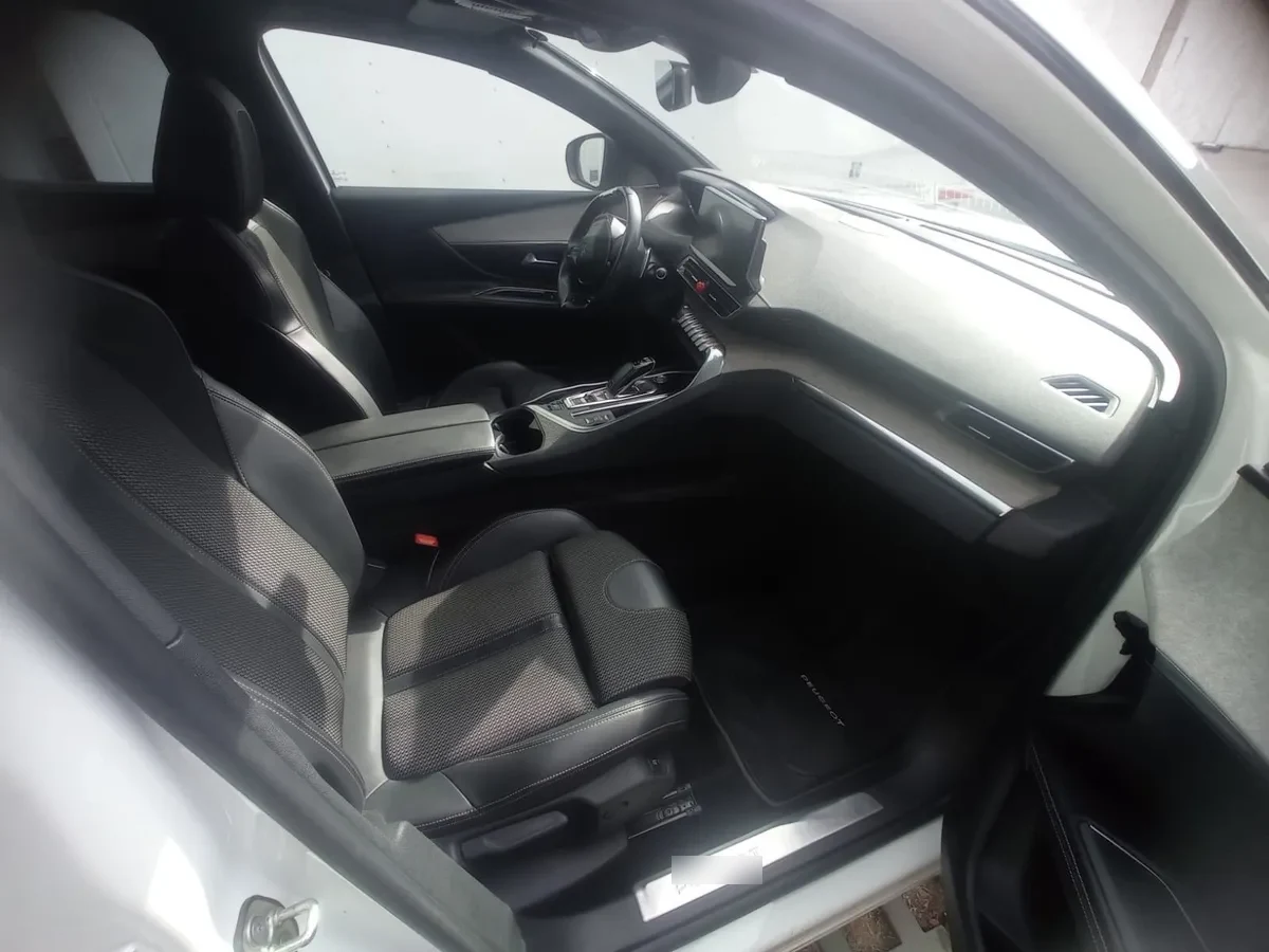 PEUGEOT 5008 1.5 Allure Bluehdi 130 At Diesel año 2022