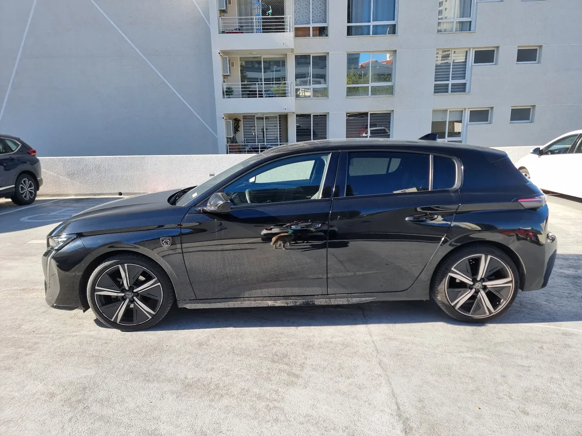 Peugeot 308 1.2 Allure Pack Puretech 130hp At año 2025