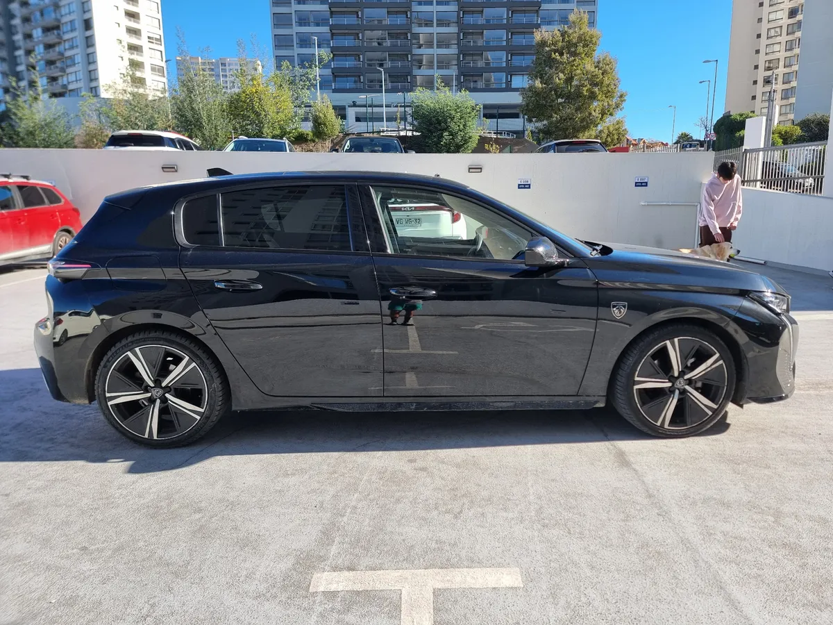 Peugeot 308 1.2 Allure Pack Puretech 130hp At año 2025