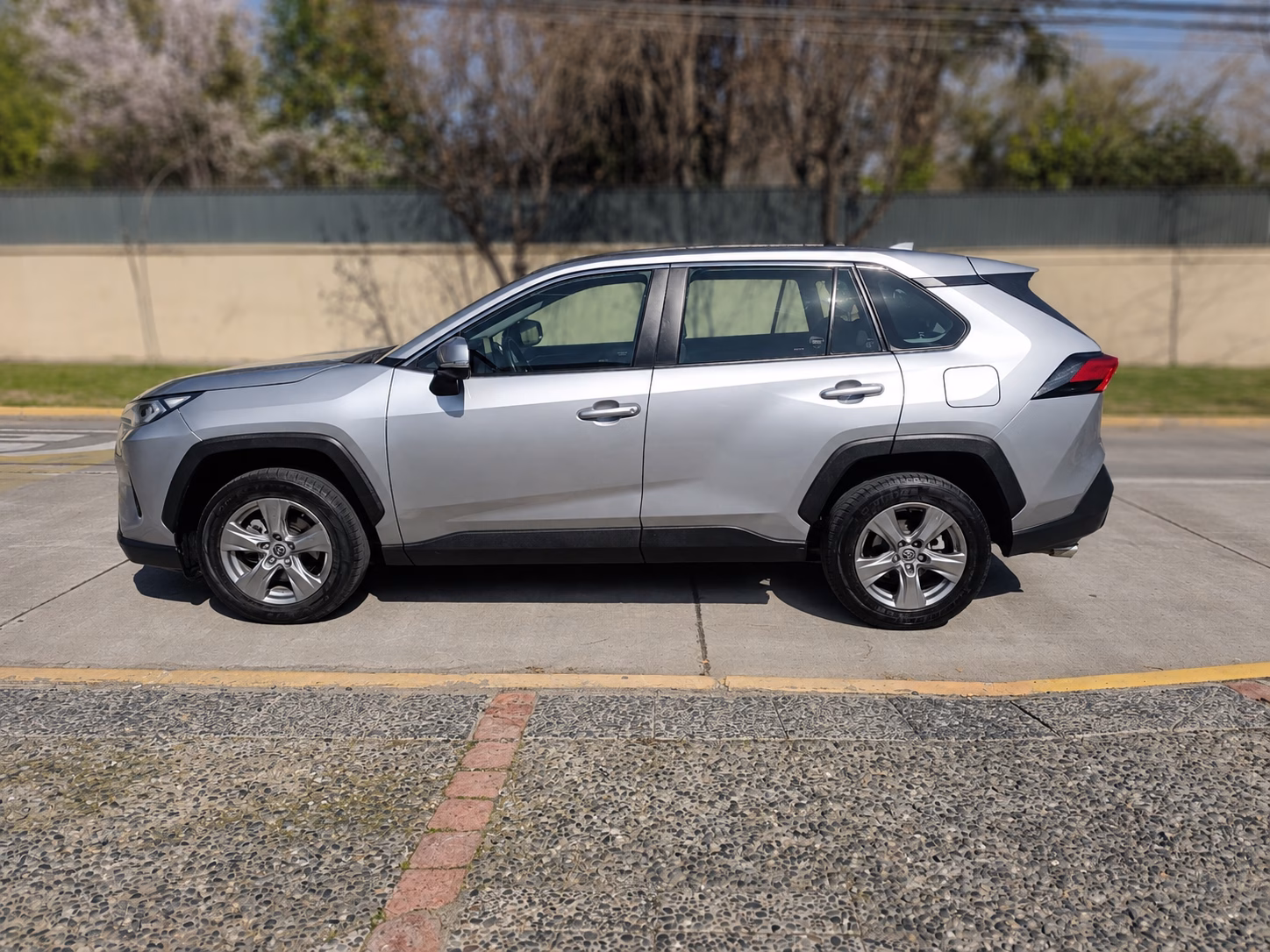 Toyota Rav4 Le 4x4 año 2023