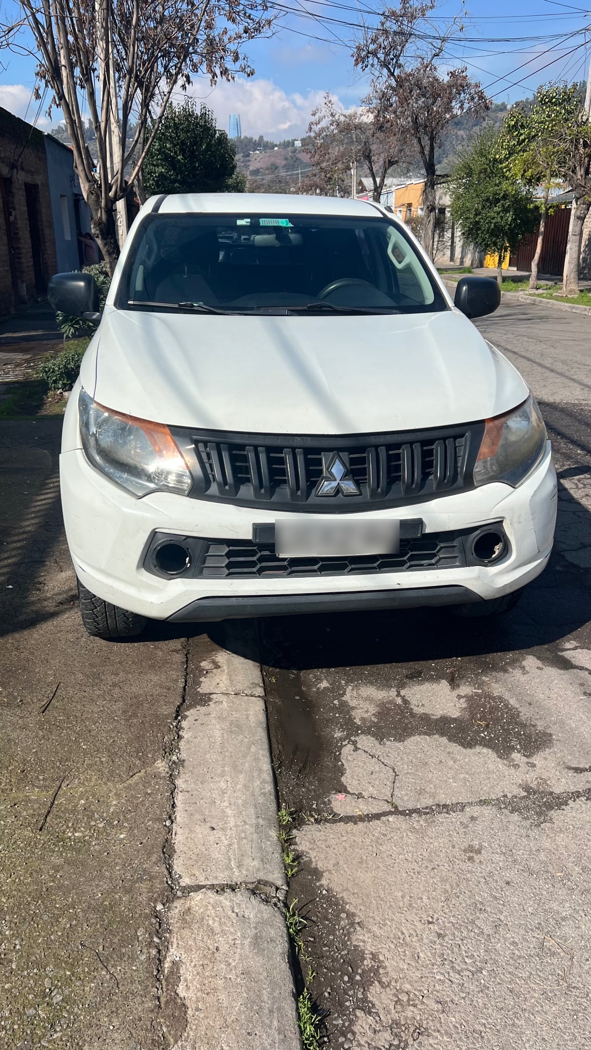 Mitsubishi L200 2.4 Katana Cr Mt 4x2 Diesel año 2017