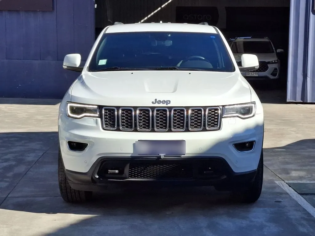Jeep Grand Cherokee 3.6 Laredo 4x2 At 5p año 2020