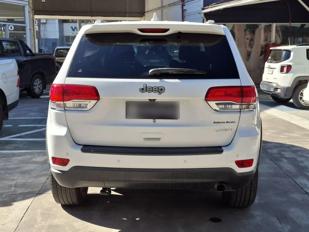 Jeep Grand Cherokee 3.6 Laredo 4x2 At 5p año 2020