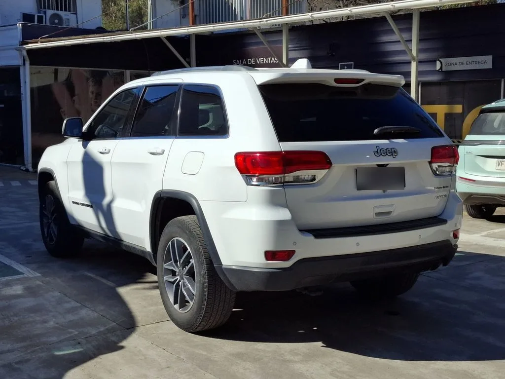 Jeep Grand Cherokee 3.6 Laredo 4x2 At 5p año 2020