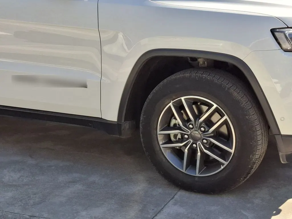 Jeep Grand Cherokee 3.6 Laredo 4x2 At 5p año 2020