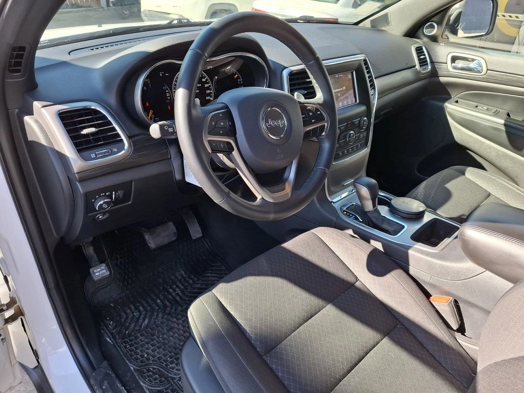 Jeep Grand Cherokee 3.6 Laredo 4x2 At 5p año 2020