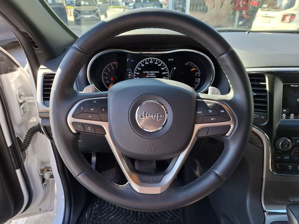 Jeep Grand Cherokee 3.6 Laredo 4x2 At 5p año 2020