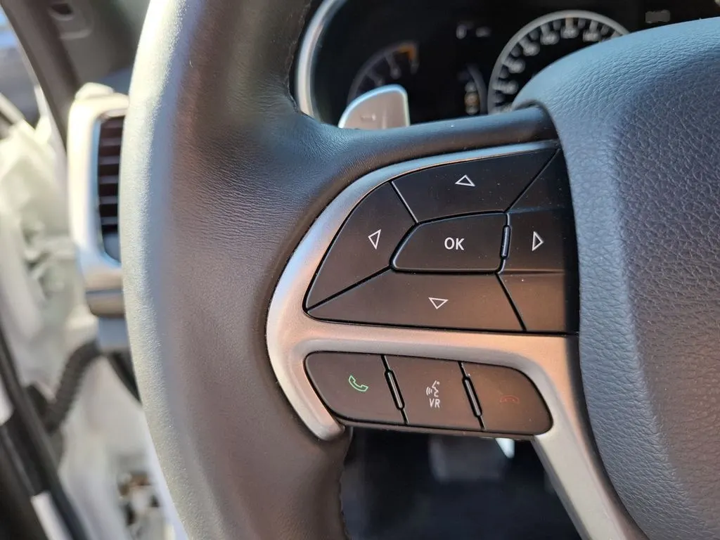 Jeep Grand Cherokee 3.6 Laredo 4x2 At 5p año 2020