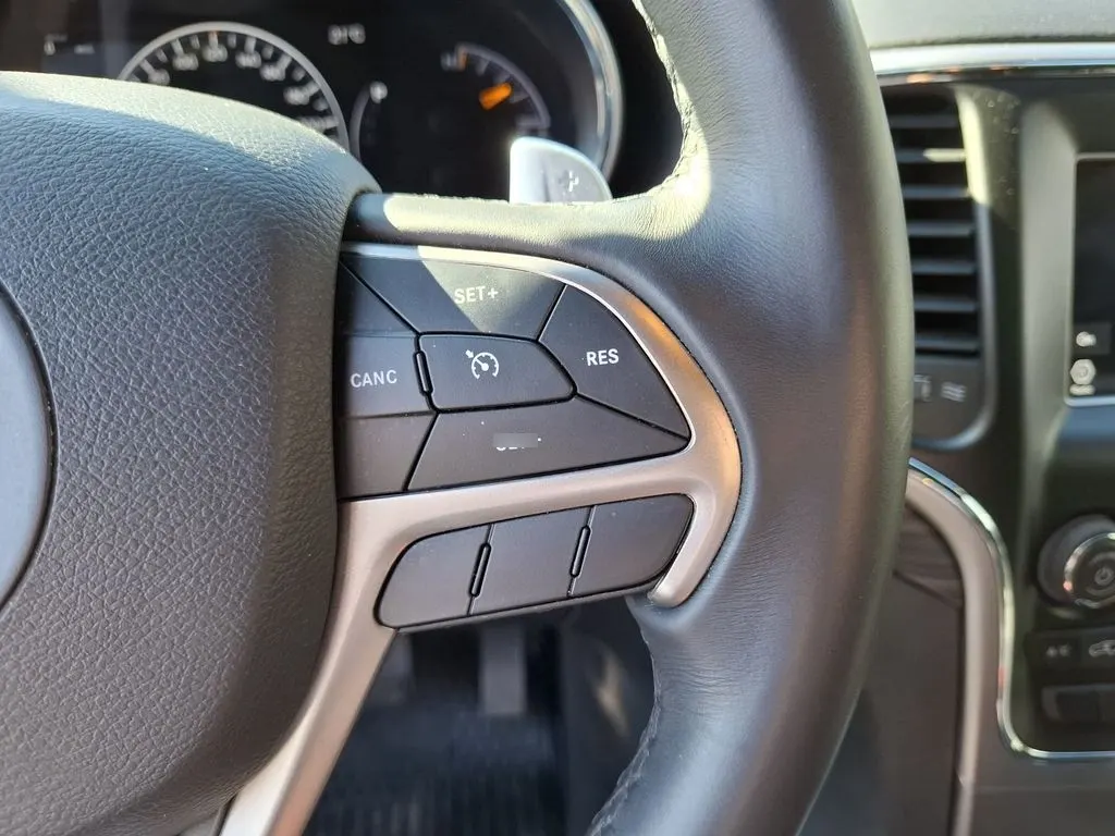 Jeep Grand Cherokee 3.6 Laredo 4x2 At 5p año 2020