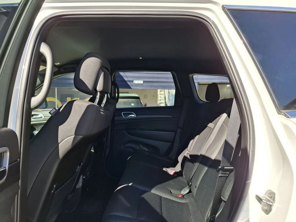 Jeep Grand Cherokee 3.6 Laredo 4x2 At 5p año 2020