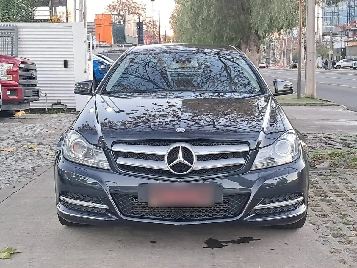 MERCEDES BENZ C180 1.8 Cgi Blue Efficiency Limited Edit At año 2012