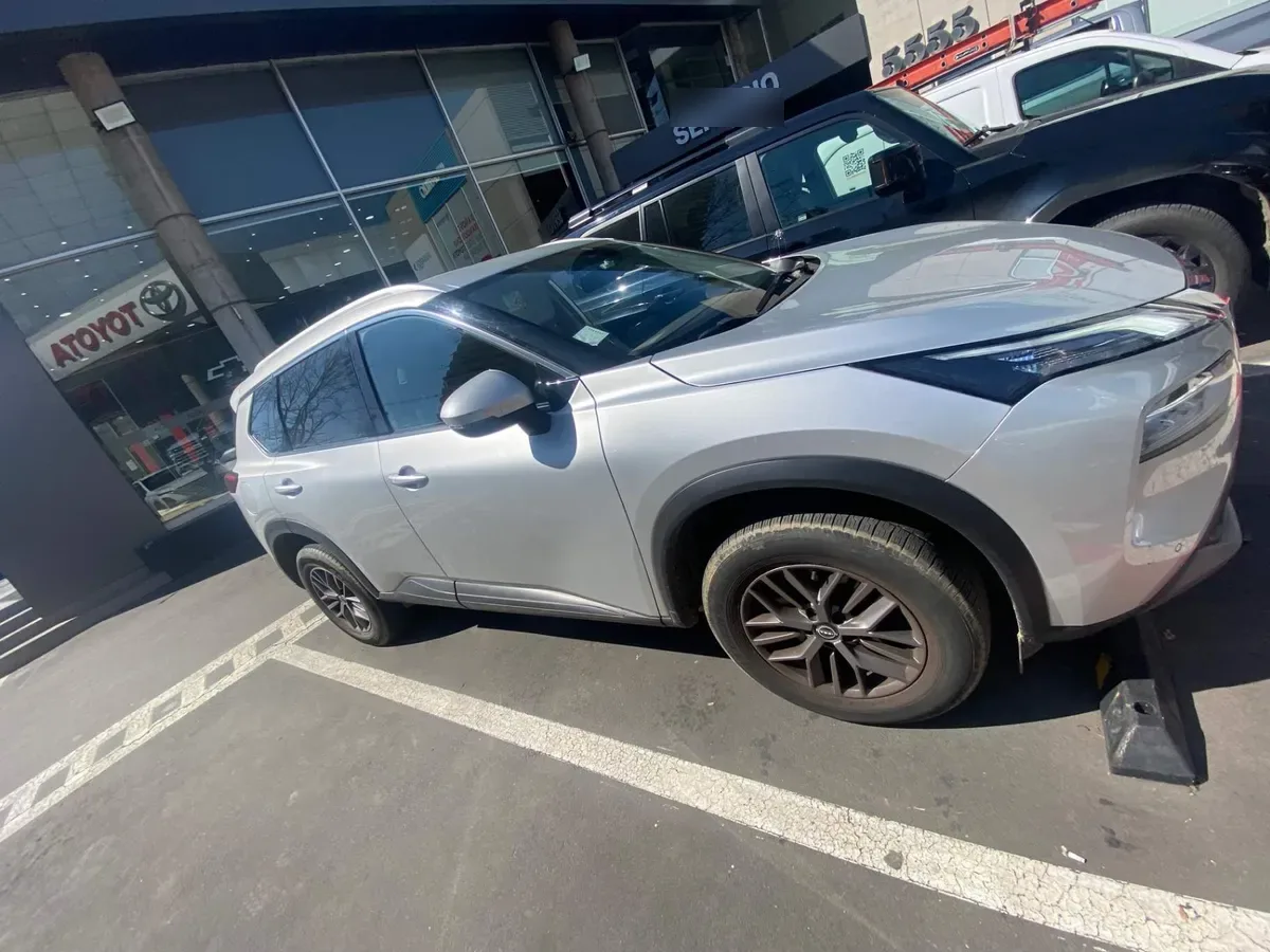 Nissan X-Trail 2.5 Sense 4x2 3row Cvt At 5p año 2023