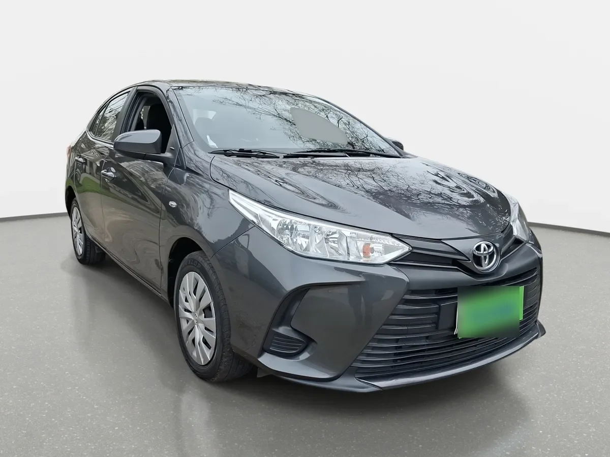 Toyota Yaris 1.5 Gli E 4x2 Mt 4p año 2022