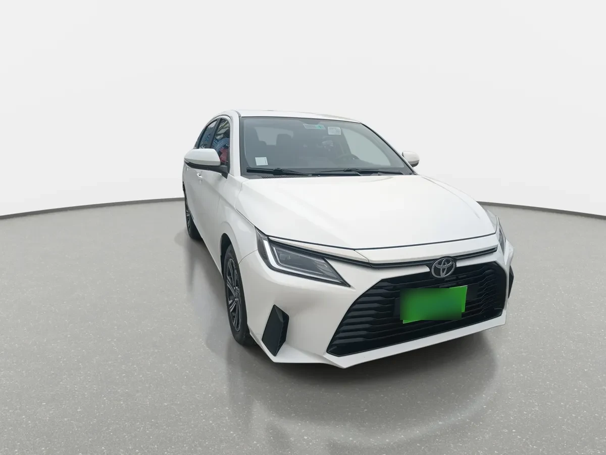 Toyota Yaris 1.5 E 4x2 Sdn Mt 4p año 2023