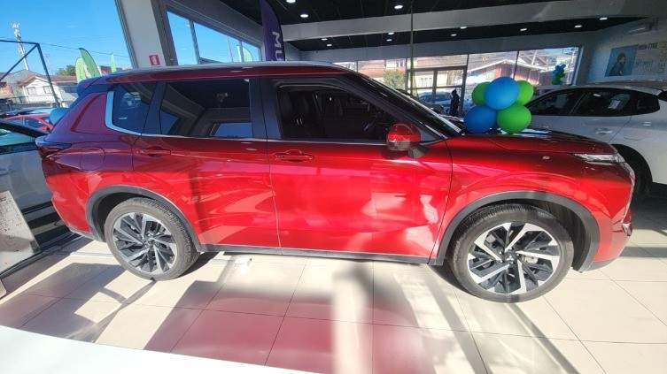 Mitsubishi Outlander 2.5 Gls P 4x4 At 5p año 2025
