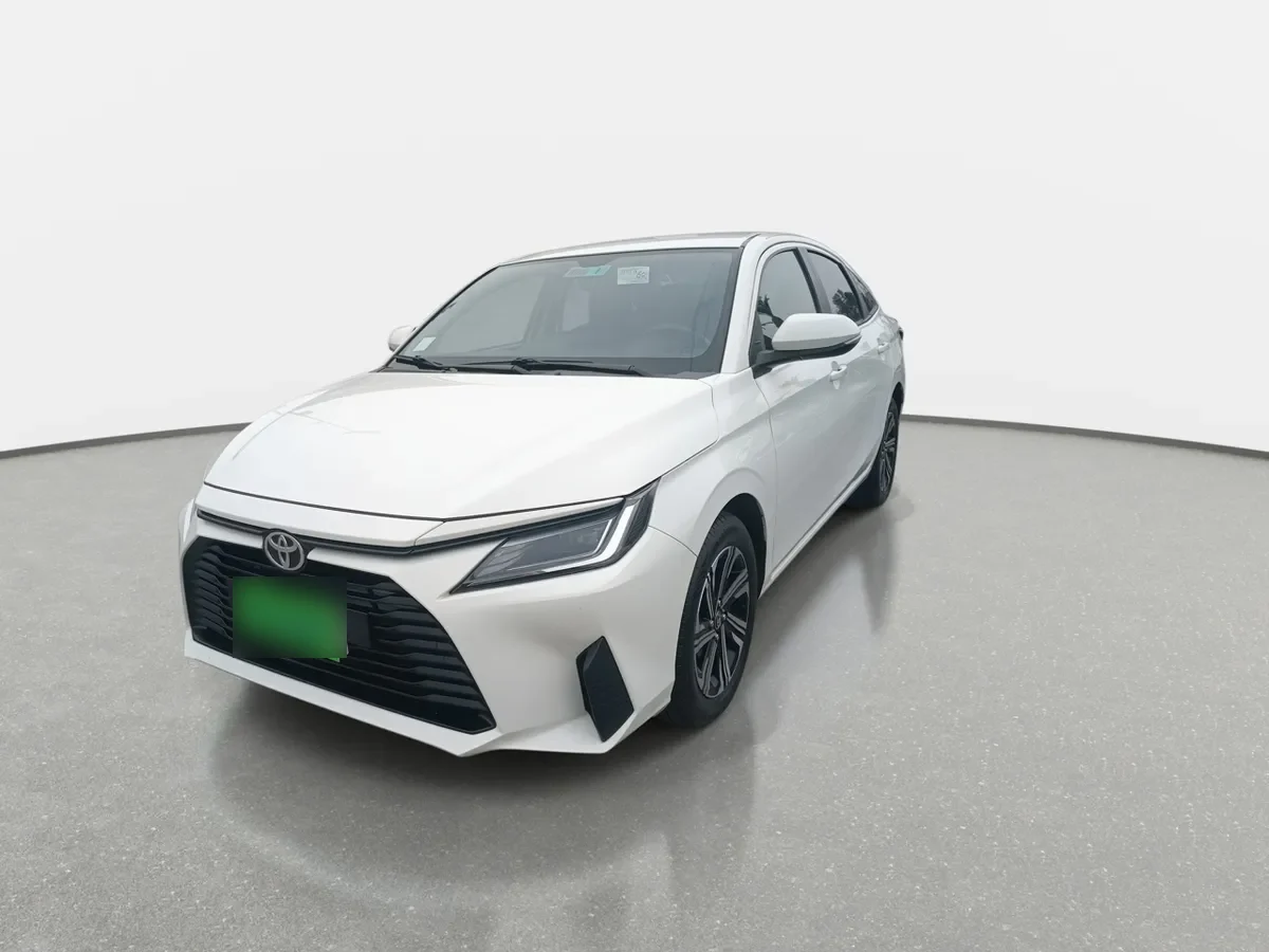 Toyota Yaris 1.5 E 4x2 Sdn Mt 4p año 2023
