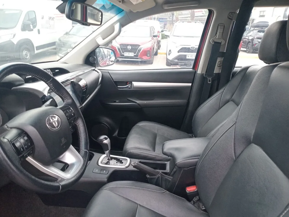 Toyota Hilux 2.8 Srv Diesel 4x4 Dob. Cab. At 4p año 2024