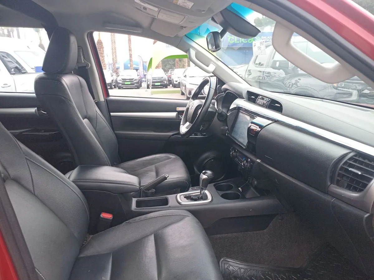 Toyota Hilux 2.8 Srv Diesel 4x4 Dob. Cab. At 4p año 2024