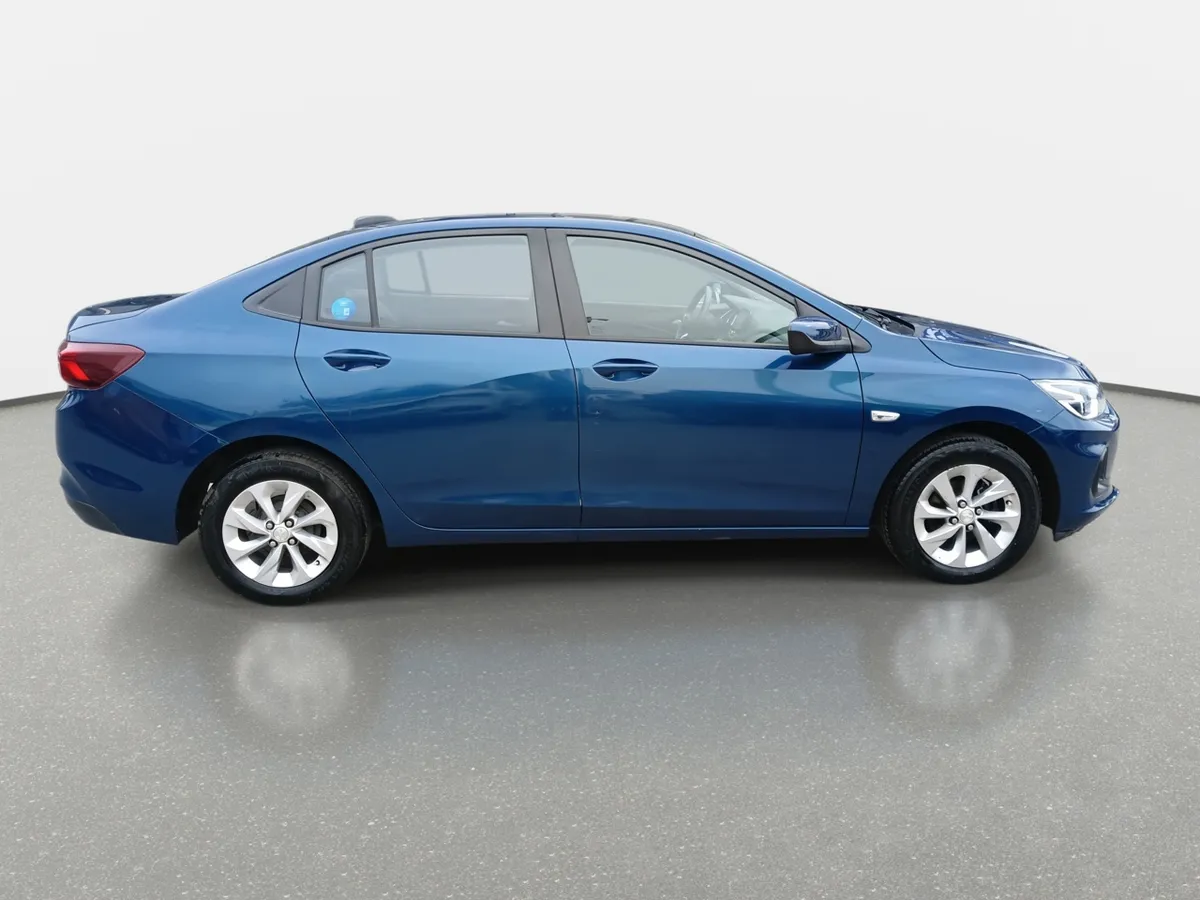 Chevrolet Onix 1.0t Lt 4x2 Sedan Mt 4p año 2021