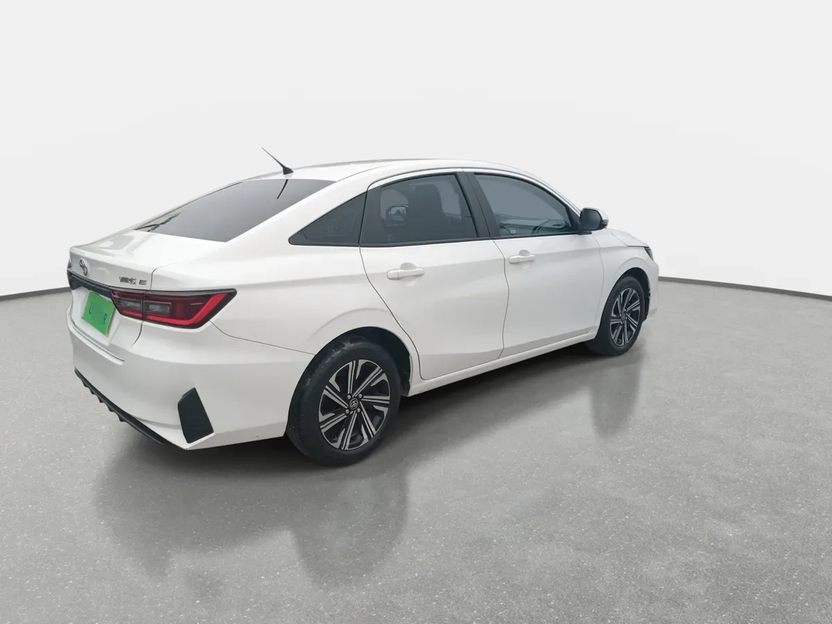 Toyota Yaris 1.5 E 4x2 Sdn Mt 4p año 2023