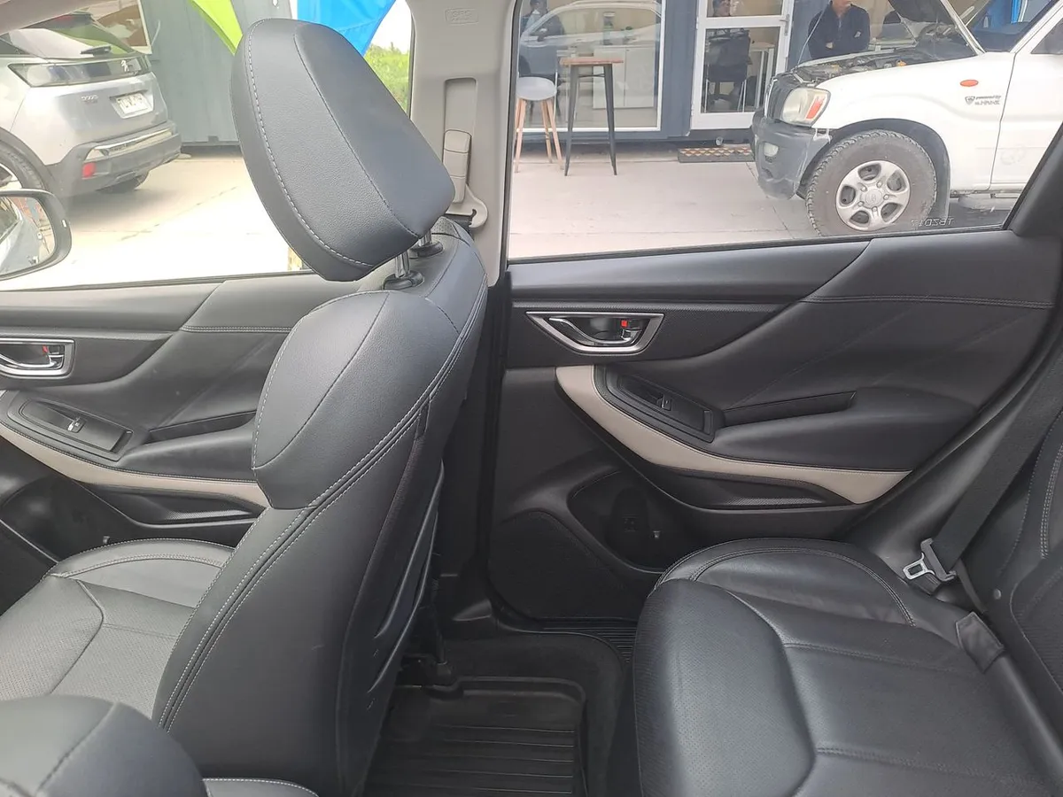 Subaru Forester 2.0i Limited Eyesight Awd At 5p año 2024